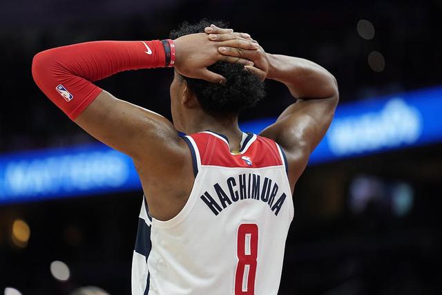 姚明父母现场助阵 苏州肯帝亚赢下关键卡位战